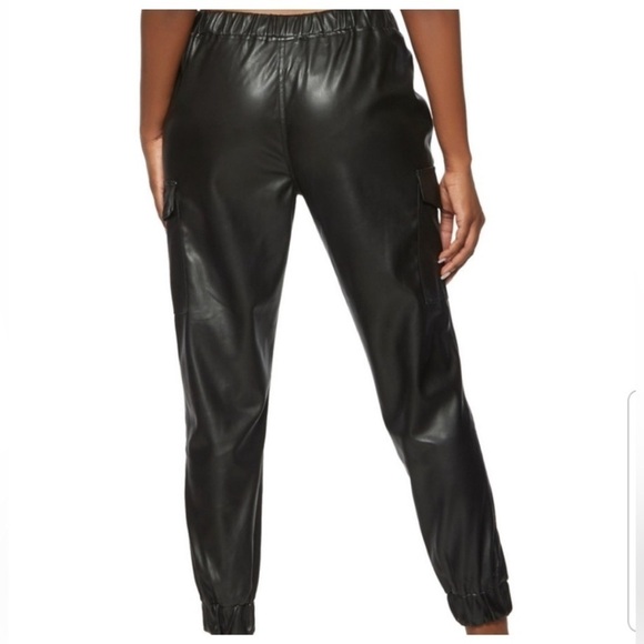 NWT Almost Famous Black Faux Leather Cargo Jogger Pants Size Large - Picture 3 of 12